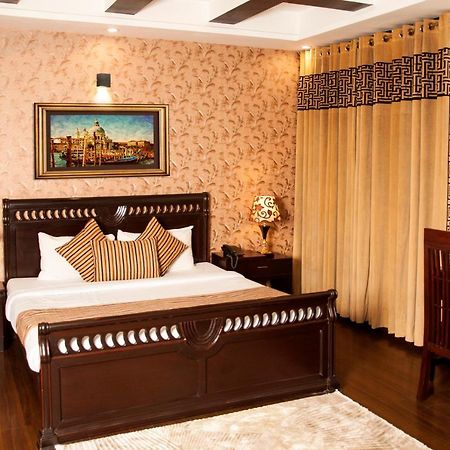 Royal Elegance Hotel ลาฮอร์ ภายนอก รูปภาพ