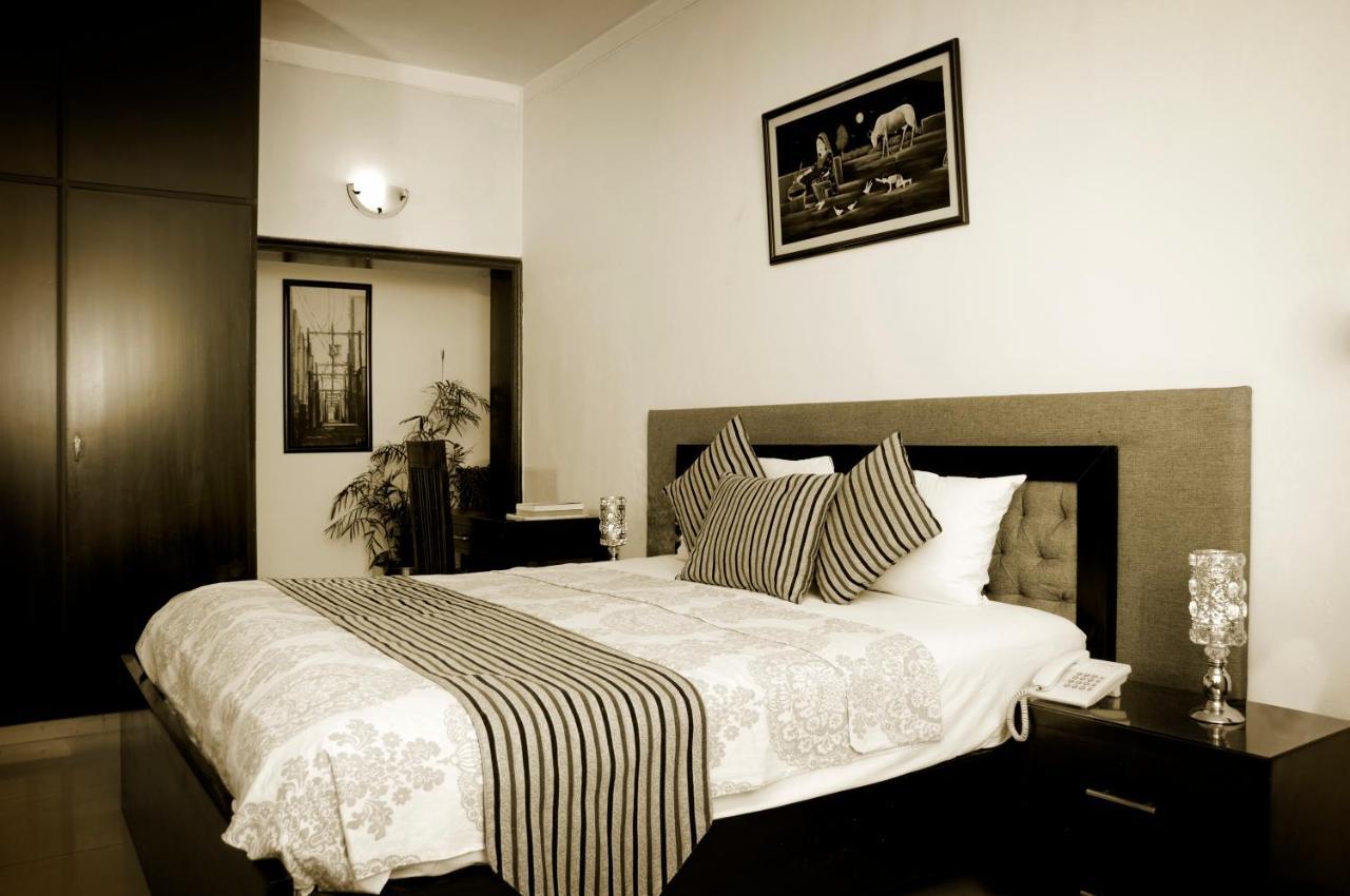 Royal Elegance Hotel ลาฮอร์ ภายนอก รูปภาพ
