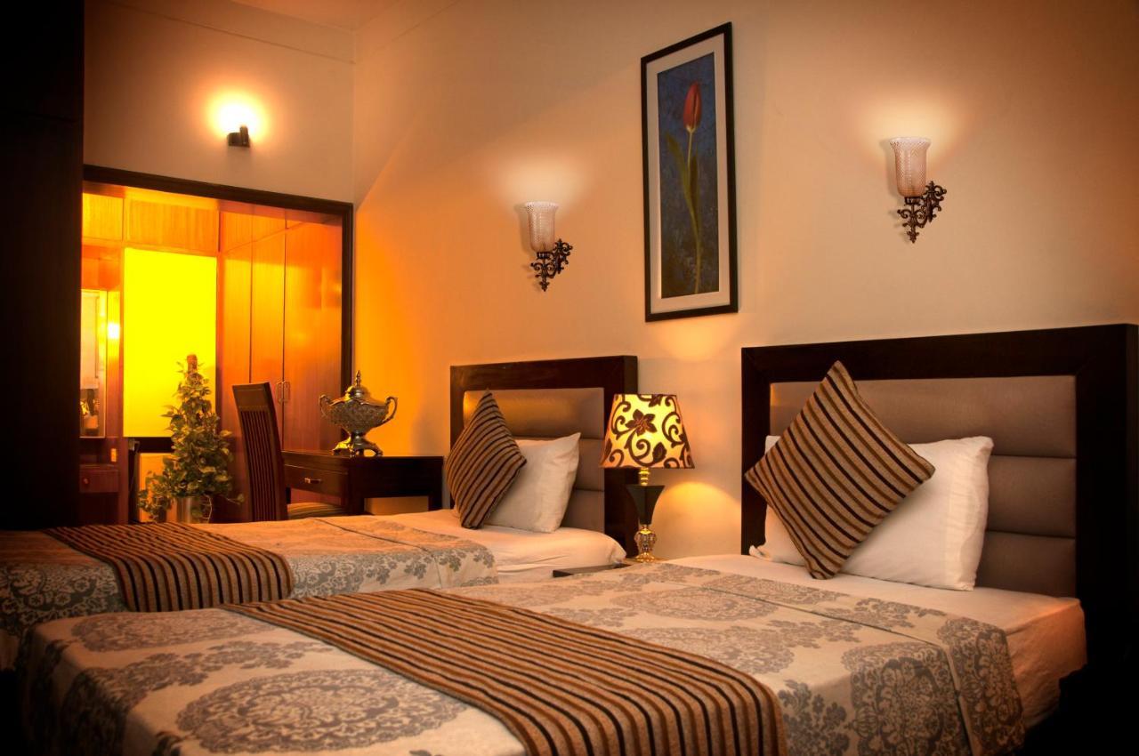 Royal Elegance Hotel ลาฮอร์ ภายนอก รูปภาพ