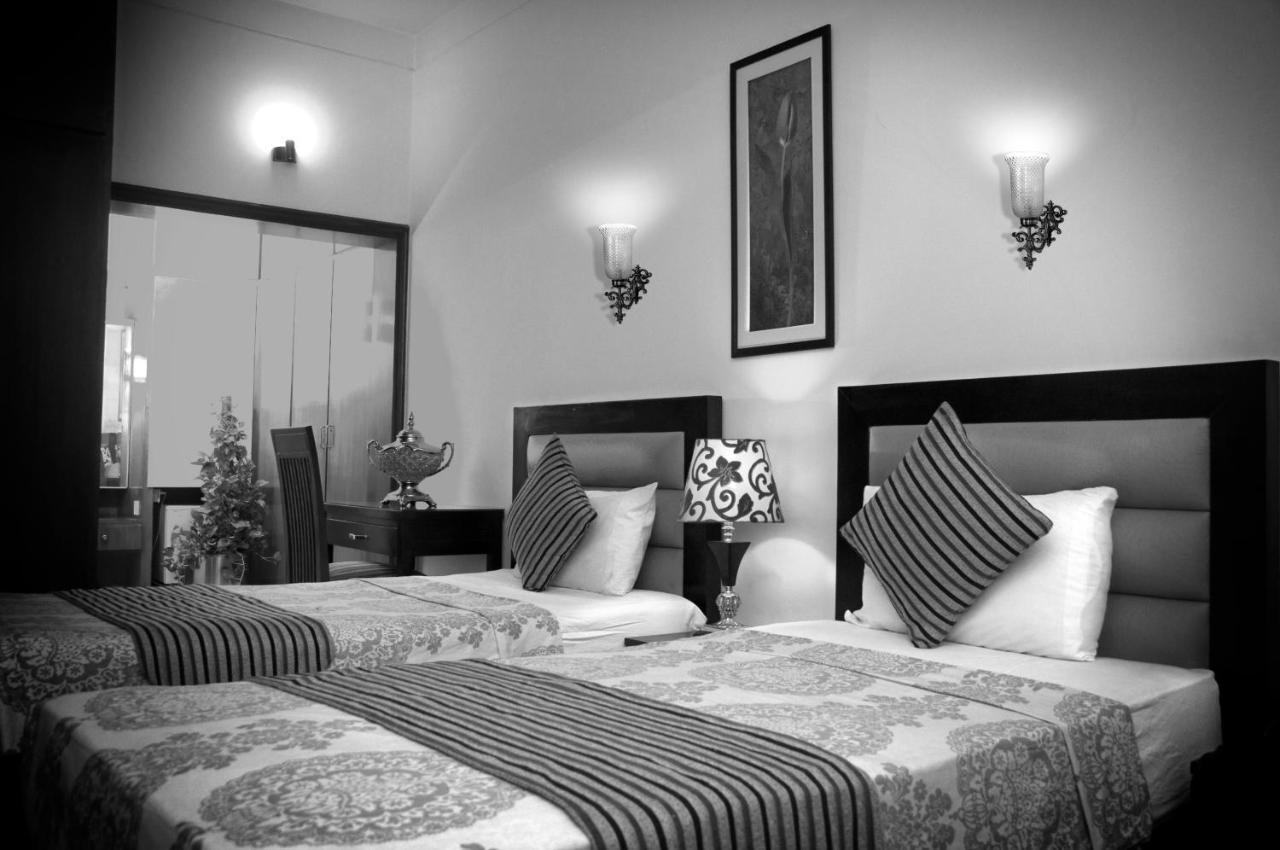 Royal Elegance Hotel ลาฮอร์ ภายนอก รูปภาพ