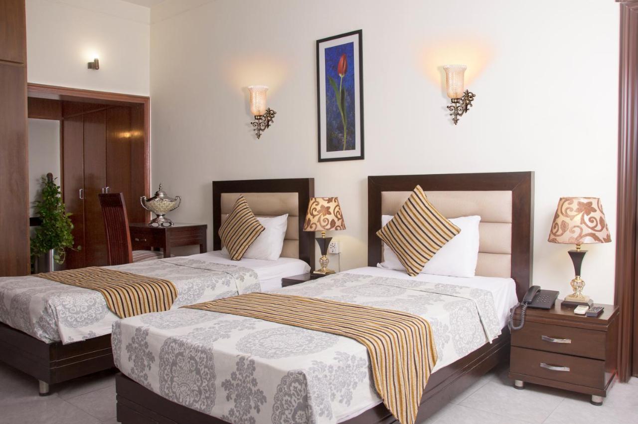 Royal Elegance Hotel ลาฮอร์ ภายนอก รูปภาพ