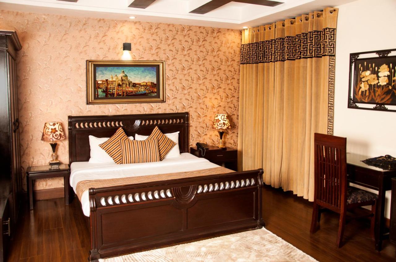 Royal Elegance Hotel ลาฮอร์ ภายนอก รูปภาพ