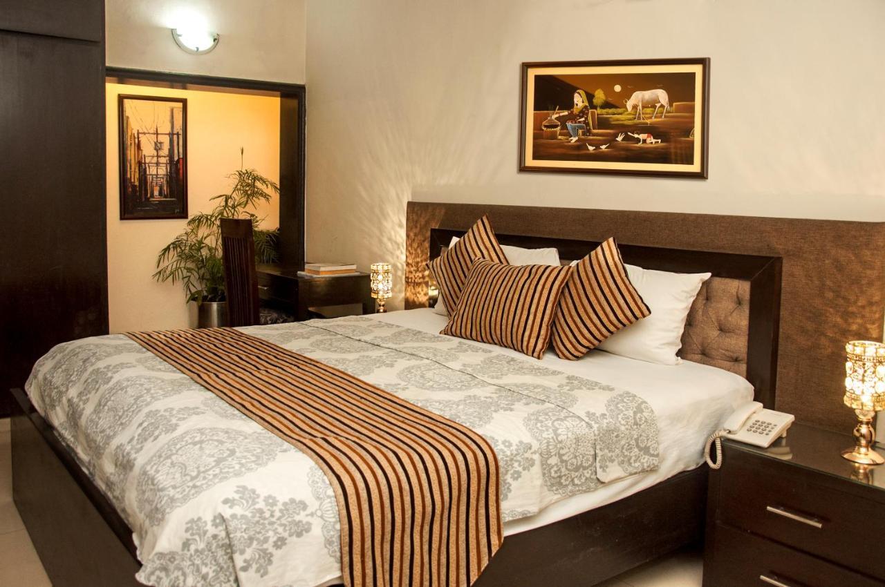 Royal Elegance Hotel ลาฮอร์ ภายนอก รูปภาพ