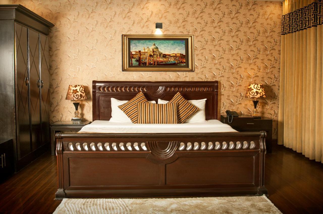 Royal Elegance Hotel ลาฮอร์ ภายนอก รูปภาพ