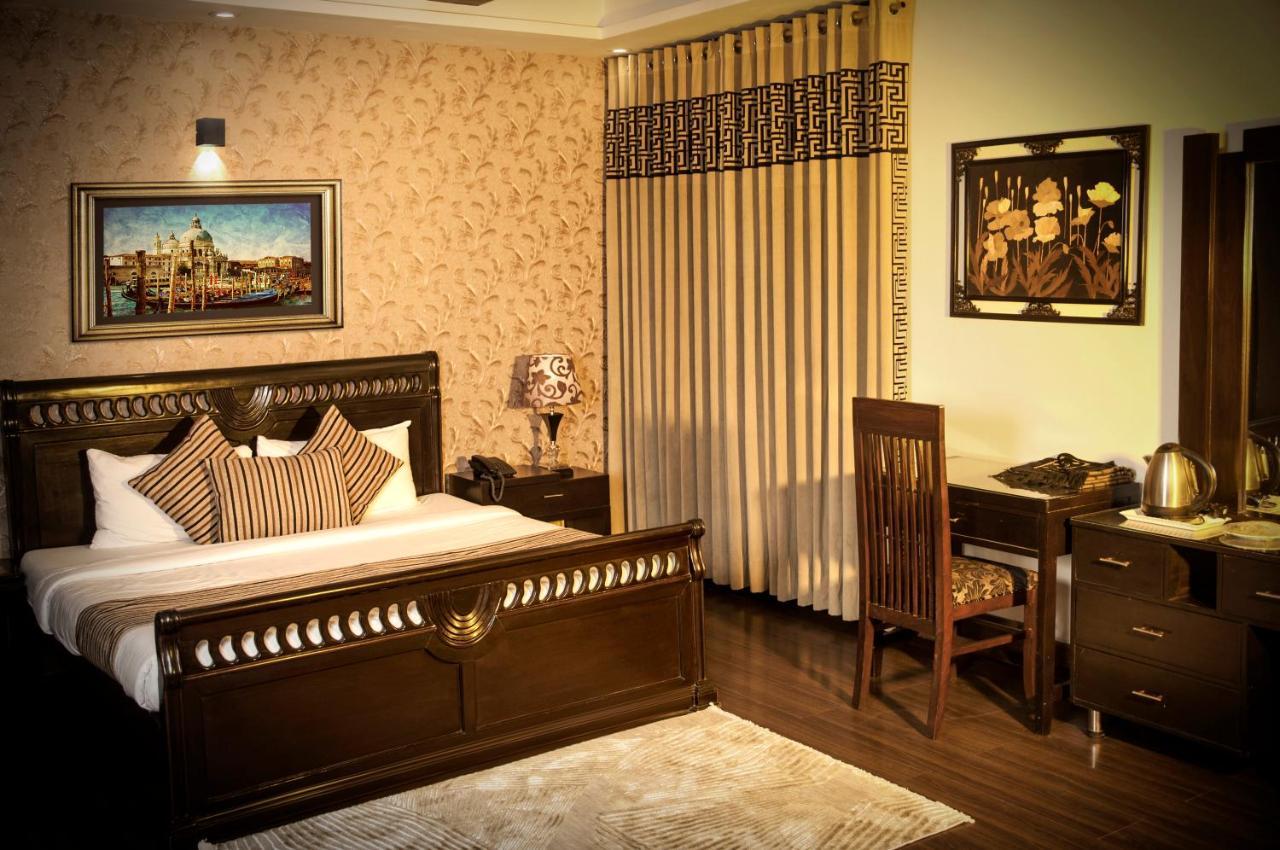 Royal Elegance Hotel ลาฮอร์ ภายนอก รูปภาพ