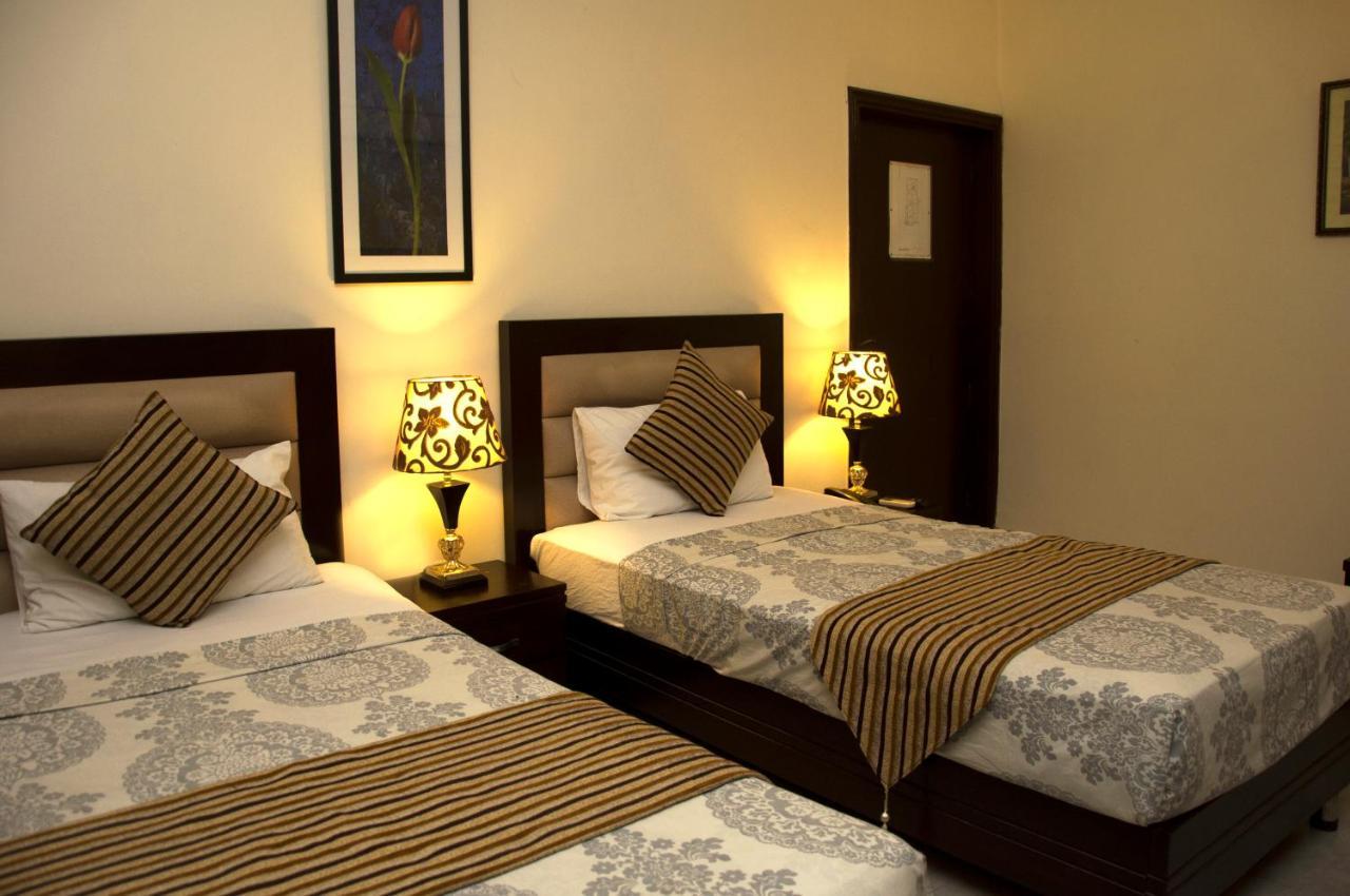 Royal Elegance Hotel ลาฮอร์ ภายนอก รูปภาพ