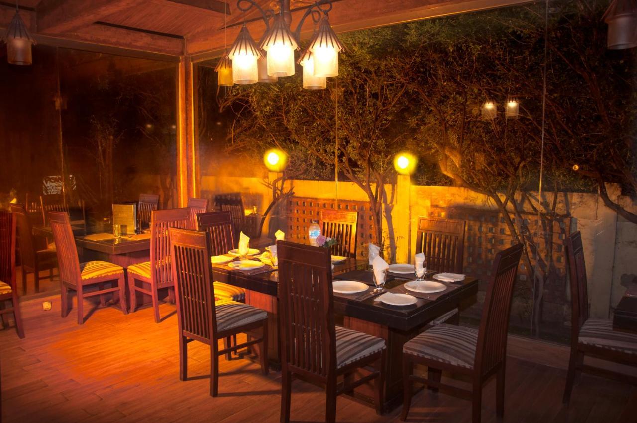 Royal Elegance Hotel ลาฮอร์ ภายนอก รูปภาพ