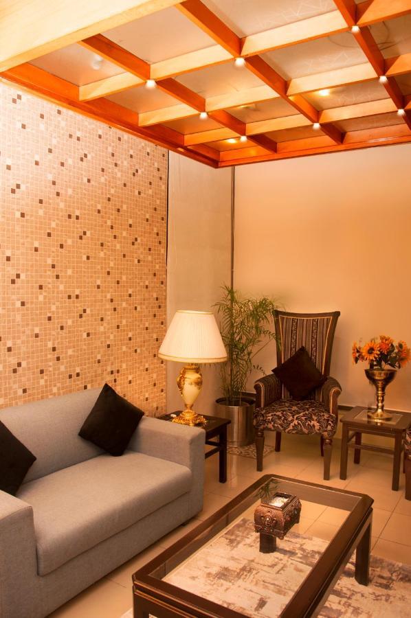 Royal Elegance Hotel ลาฮอร์ ภายนอก รูปภาพ