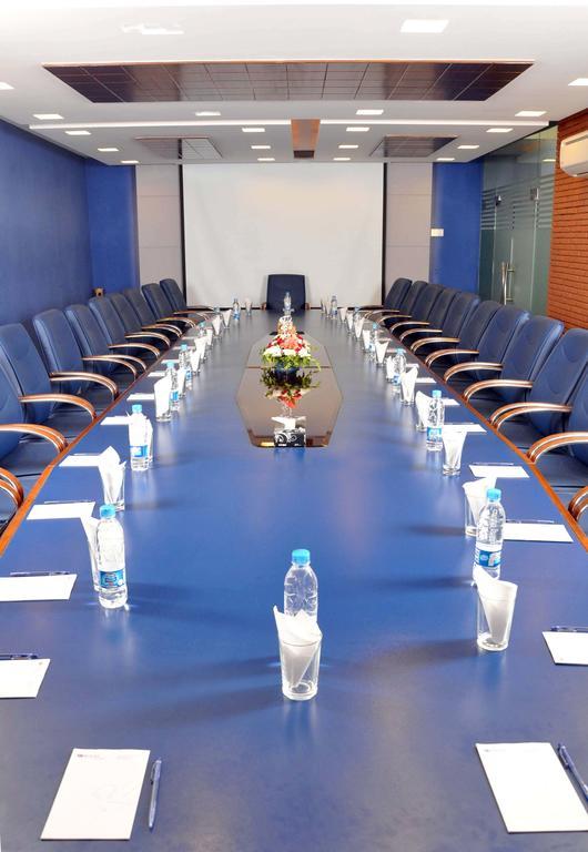 Royal Elegance Hotel ลาฮอร์ ภายนอก รูปภาพ