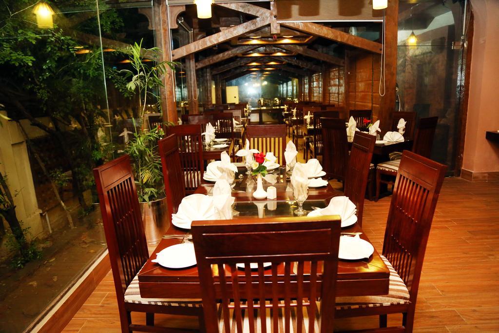 Royal Elegance Hotel ลาฮอร์ ภายนอก รูปภาพ