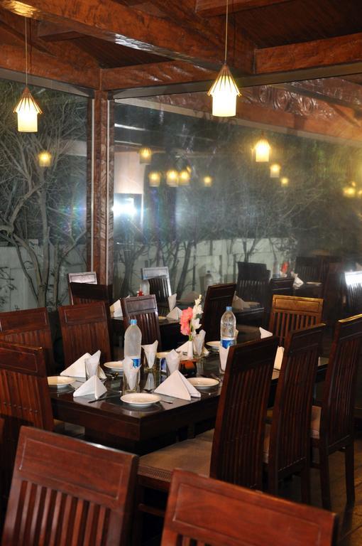 Royal Elegance Hotel ลาฮอร์ ภายนอก รูปภาพ