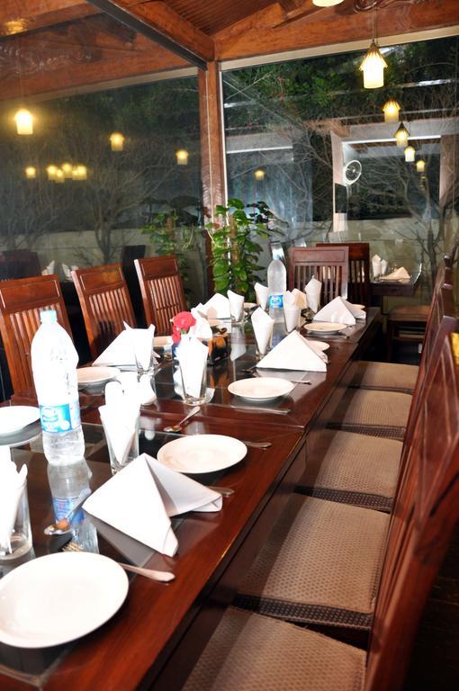 Royal Elegance Hotel ลาฮอร์ ภายนอก รูปภาพ