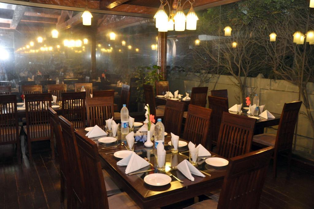 Royal Elegance Hotel ลาฮอร์ ภายนอก รูปภาพ