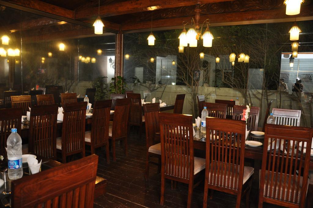 Royal Elegance Hotel ลาฮอร์ ภายนอก รูปภาพ