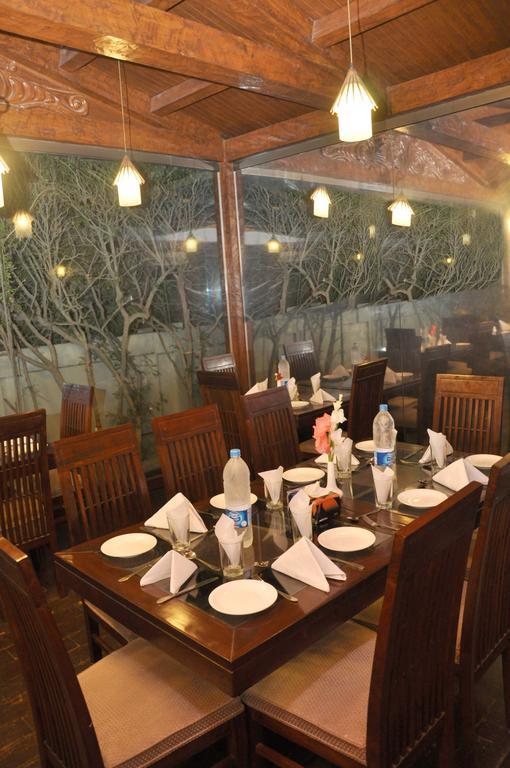 Royal Elegance Hotel ลาฮอร์ ภายนอก รูปภาพ