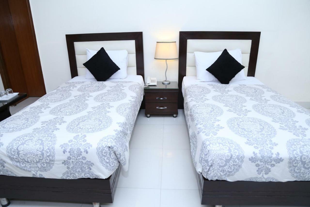 Royal Elegance Hotel ลาฮอร์ ภายนอก รูปภาพ